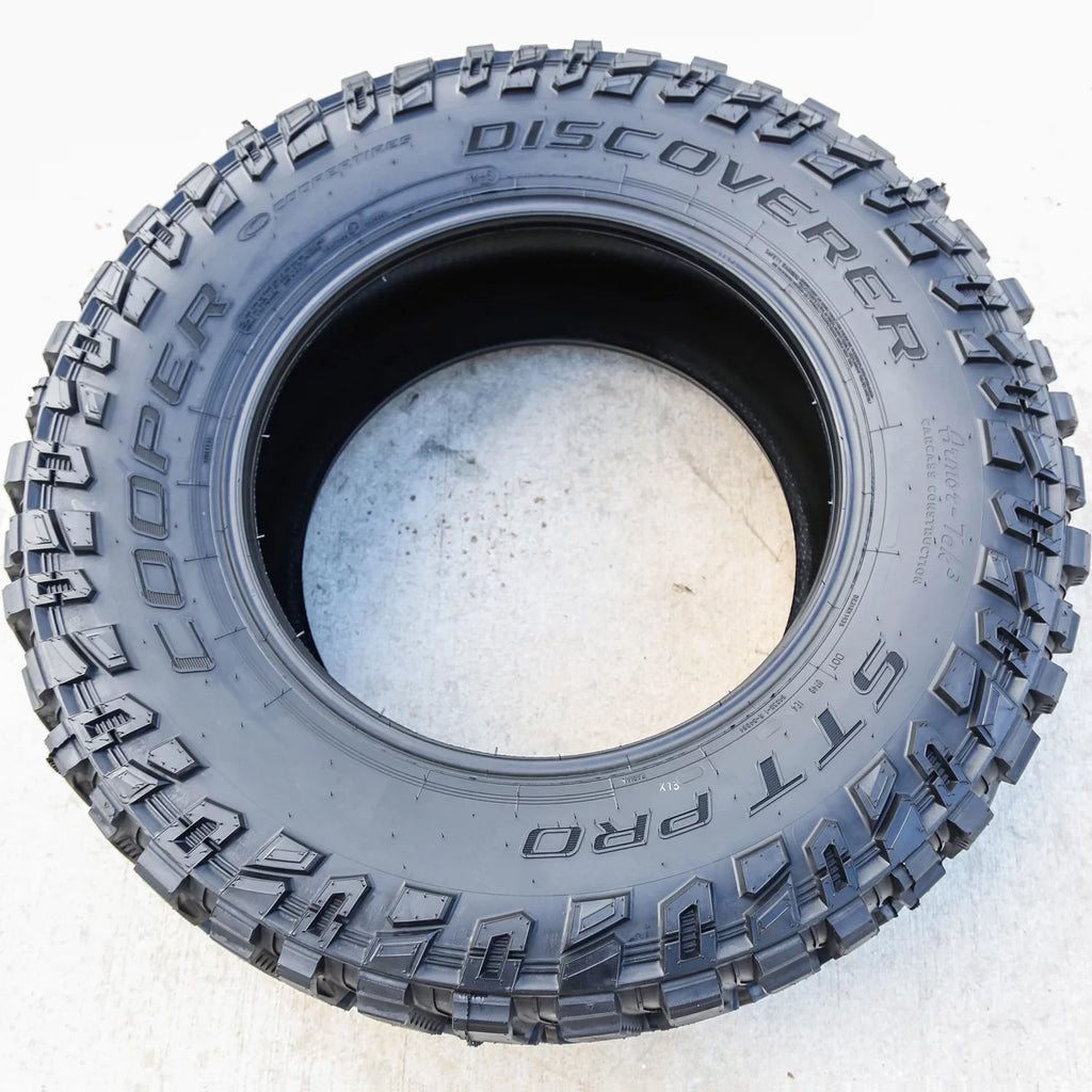 A pair of 2 (two) models of STT professional LT 35X12.50R20 121Q E (10 layers) off-road tires (MT/M/T type off-road tires)